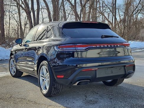 Certified 2025 Porsche Macan image 3