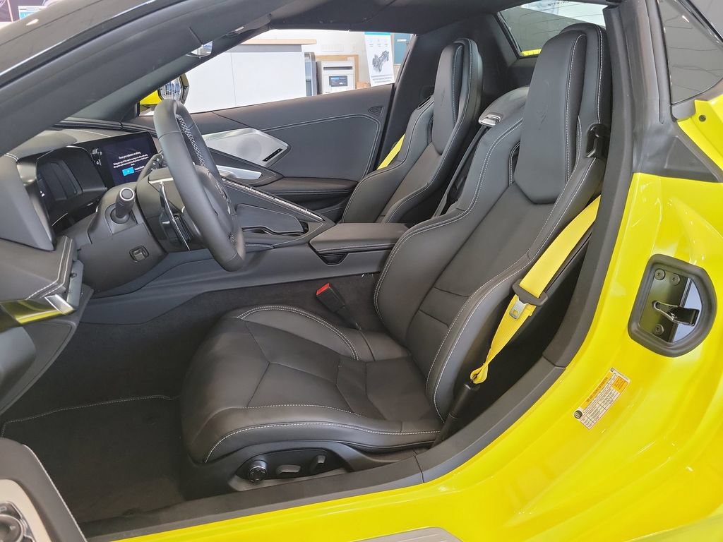 Used 2024 Chevrolet Corvette Stingray Preferred Conv w/ Z51 Performance Package RWD image 18