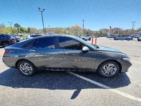 Used 2024 Hyundai Elantra SEL FWD image 4