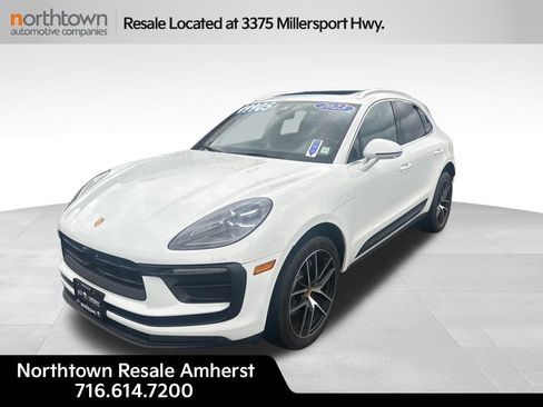 Used 2023 Porsche Macan image 2
