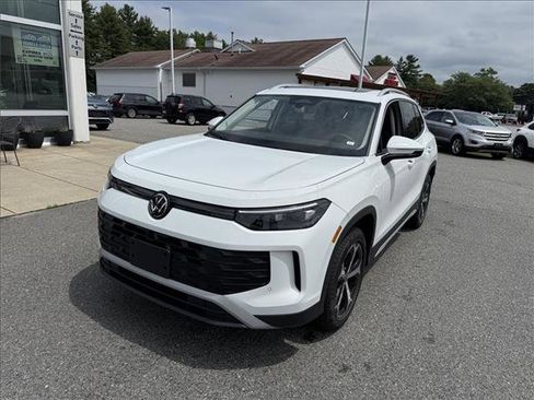 New 2026 Volkswagen Tiguan SE image 2