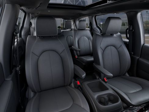 New 2026 Chrysler Pacifica Select FWD image 17