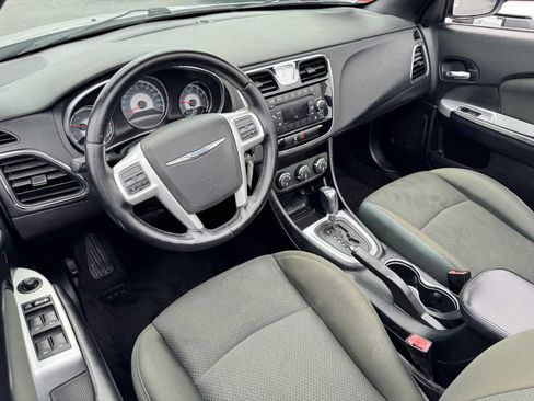 Used 2011 Chrysler 200 Touring FWD image 31