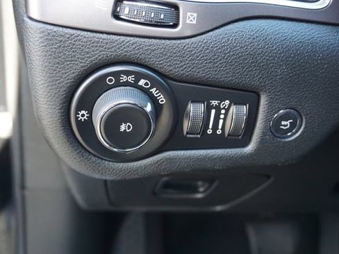 Used 2019 Jeep Cherokee Limited FWD image 26