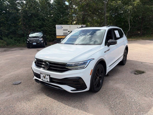Used 2022 Volkswagen Tiguan SE R-Line AWD/4WD image 2