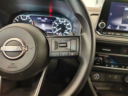 Used 2023 Nissan Rogue SV AWD/4WD image 18