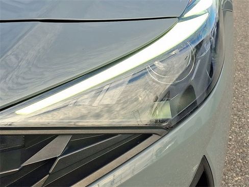 Used 2021 Hyundai Elantra SEL w/ Convenience Package image 9