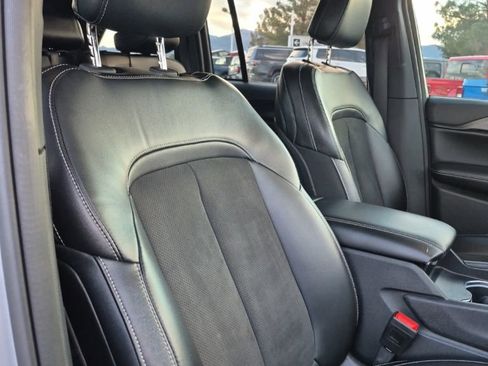 Used 2023 Jeep Grand Cherokee Altitude image 27