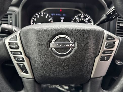 Used 2023 Nissan Titan SV image 21