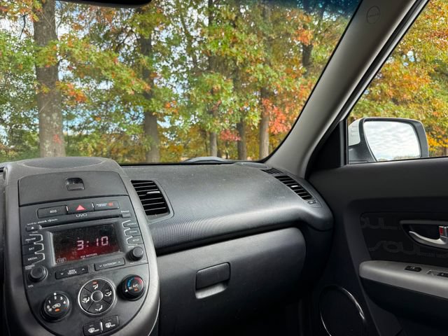 Used 2012 Kia Soul + w/ Audio Pkg FWD image 10