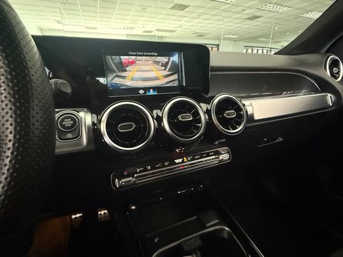 Used 2021 Mercedes-Benz GLB 250 image 17