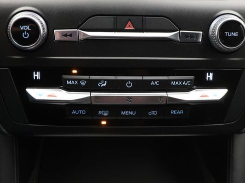 Used 2020 Ford Explorer XLT image 24