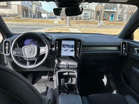 Used 2023 Volvo C40 P8 Recharge Ultimate image 5