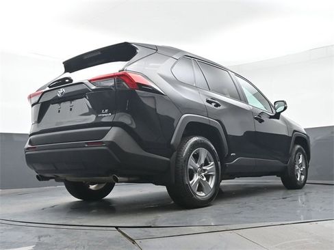 Used 2022 Toyota RAV4 LE image 28