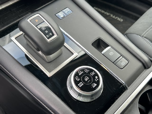 Used 2025 Mitsubishi Outlander SE AWD/4WD image 19