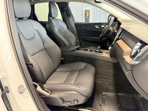 Used 2024 Volvo XC60 B5 Plus AWD/4WD image 25