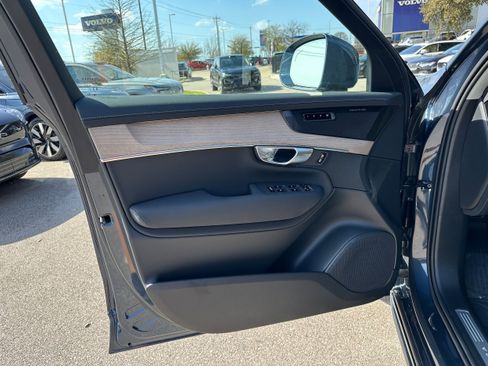 Used 2025 Volvo XC90 T8 Plus w/ Protection Package Premier image 17