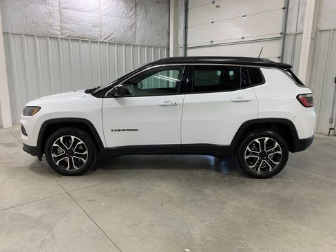 Used 2024 Jeep Compass Limited AWD/4WD image 4
