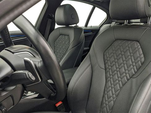 Used 2023 BMW 530e xDrive image 34