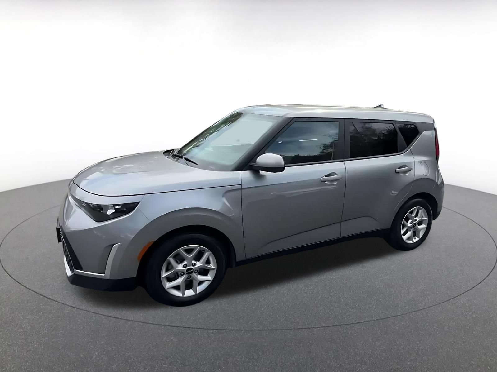 Used 2025 Kia Soul LX w/ LX Technology Package FWD image 7