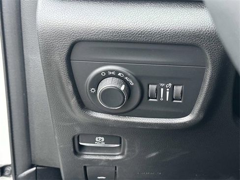 Certified 2023 Jeep Grand Cherokee Laredo w/ Luxury Tech Group I image 25