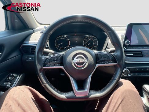 Used 2024 Nissan Altima 2.5 SR FWD image 14