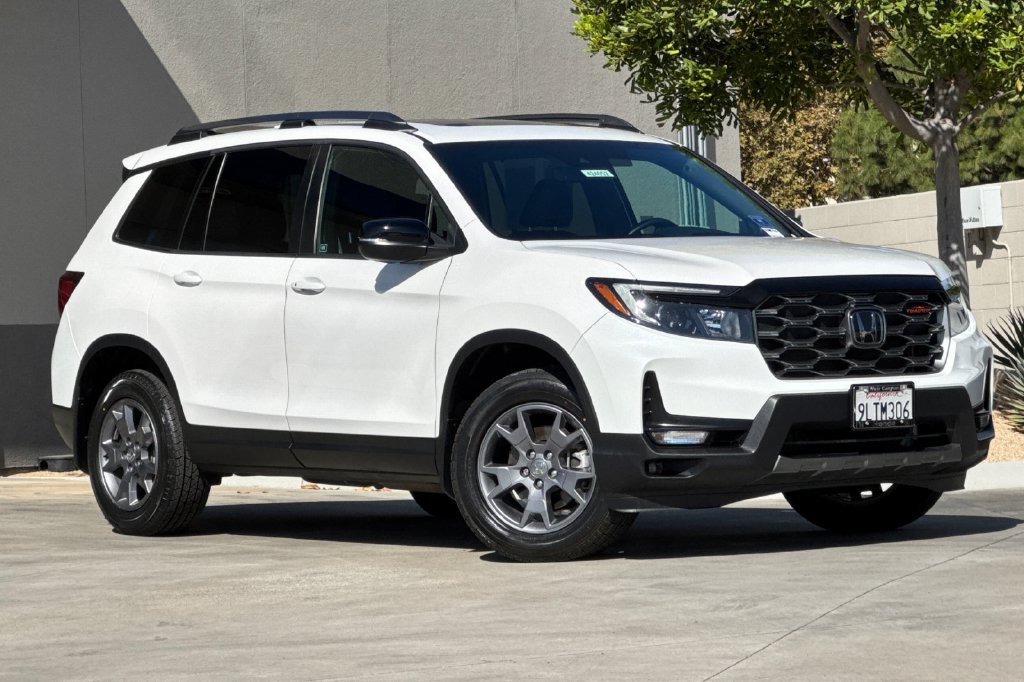 Certified 2024 Honda Passport TrailSport image 2