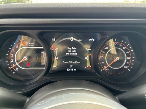 Used 2025 Jeep Wrangler Unlimited Sahara AWD/4WD image 15