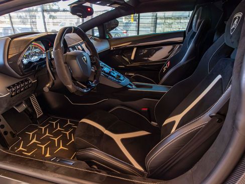 Used 2020 Lamborghini Aventador SVJ AWD/4WD image 12