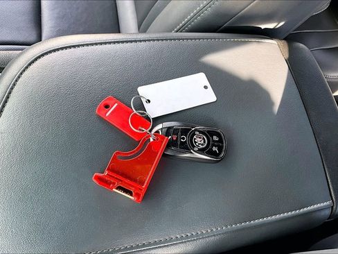 Used 2023 Buick Enclave Essence image 35