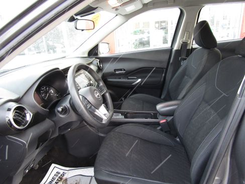 Used 2023 Nissan Kicks SV image 12