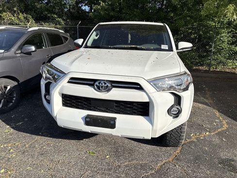 Used 2023 Toyota 4Runner SR5 AWD/4WD image 5