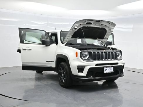 Used 2023 Jeep Renegade Latitude AWD/4WD image 42