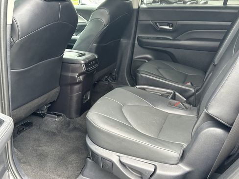 Used 2025 Toyota Grand Highlander AWD image 13