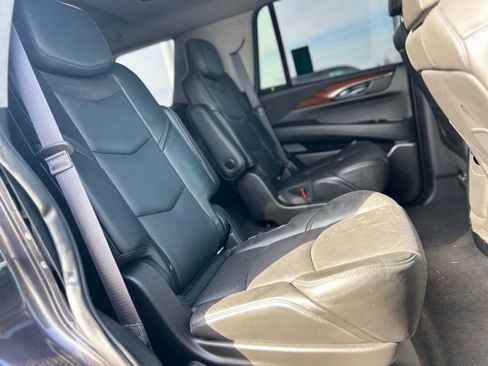 Used 2015 Cadillac Escalade Luxury image 15