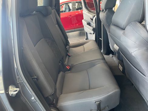 Certified 2025 Toyota Tacoma SR5 AWD/4WD image 18