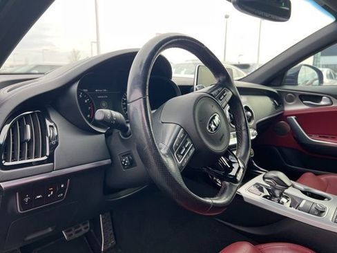 Used 2018 Kia Stinger GT2 image 9