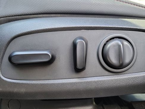 Used 2021 Chevrolet TrailBlazer RS w/ Sun and Liftgate Package image 19