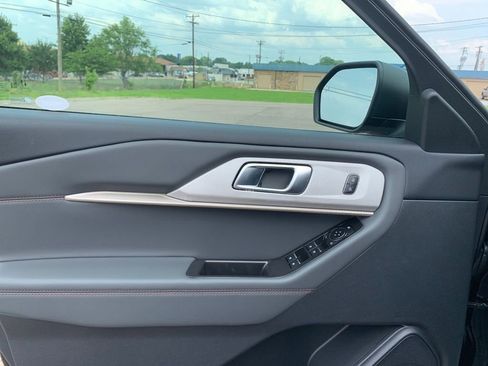 New 2025 Ford Explorer Active image 12