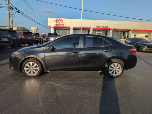 Used 2016 Toyota Corolla LE FWD image 3
