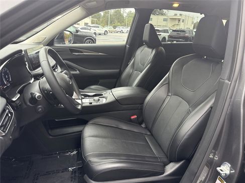 Certified 2025 INFINITI QX60 Luxe image 8