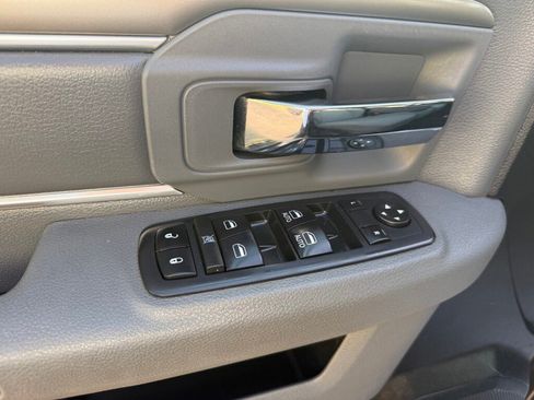 Used 2017 RAM 1500 Classic SLT AWD/4WD image 17