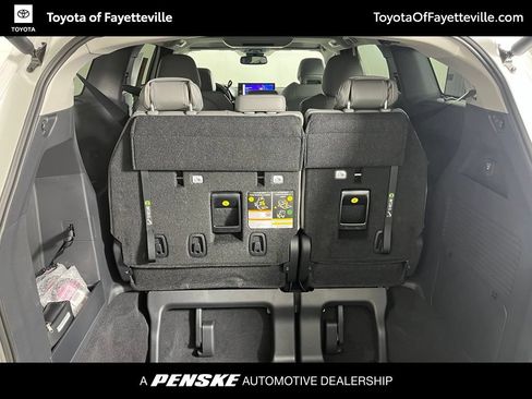 Used 2026 Toyota Sienna XLE FWD image 22