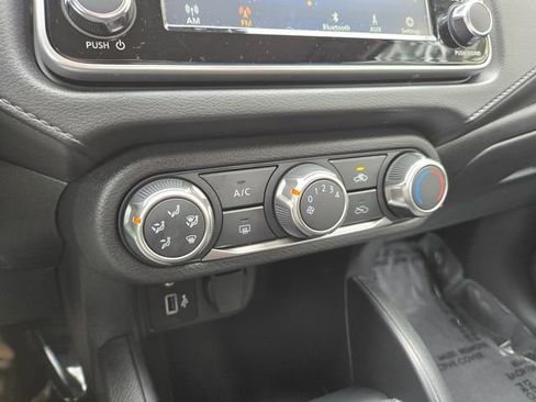 Used 2025 Nissan Versa S w/ Trunk Package image 19