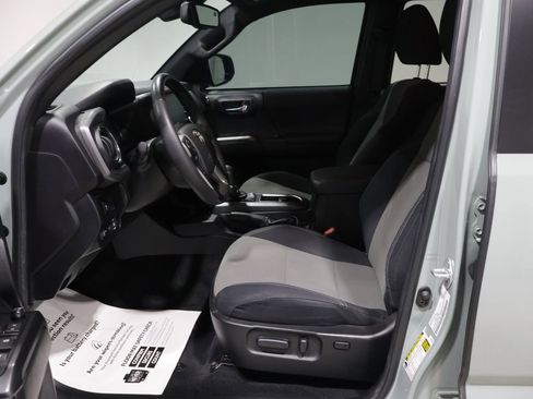 Used 2023 Toyota Tacoma TRD Sport w/ Technology Package image 11