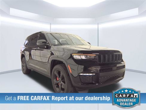 Used 2023 Jeep Grand Cherokee L Limited w/ Black Appearance Package AWD/4WD image 3