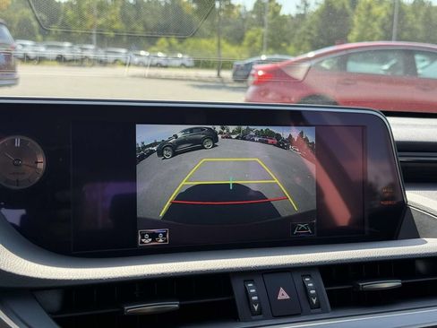 Used 2019 Lexus ES 300h w/ Accessory Package FWD image 11