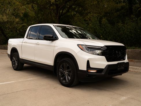 Certified 2024 Honda Ridgeline Sport image 2