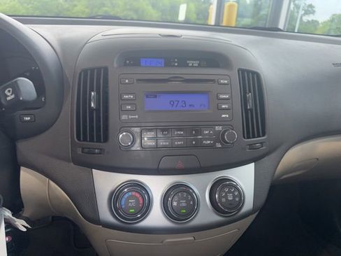 Used 2010 Hyundai Elantra GLS FWD image 9
