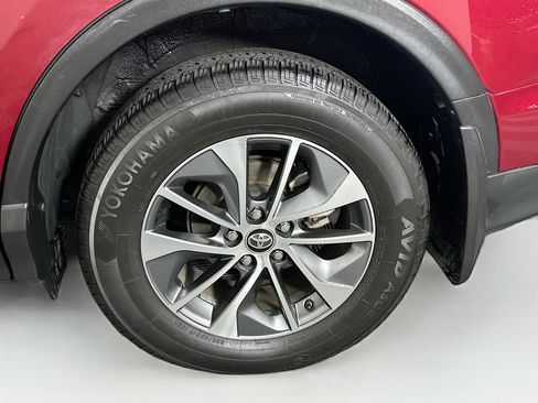 Used 2018 Toyota RAV4 LE image 11
